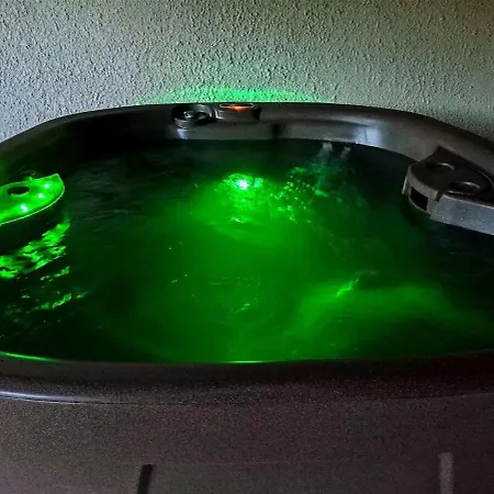 De Magneux - Spa/jacuzzi Vezelin-sur-Loire
